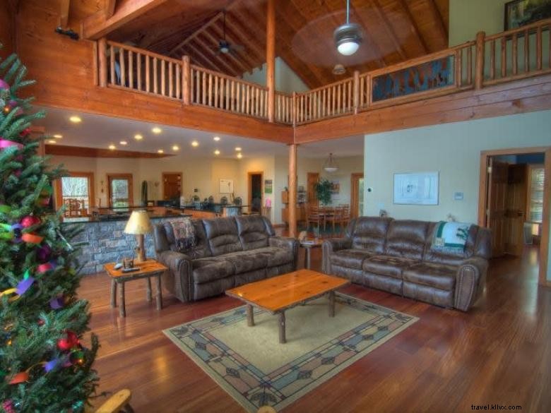 Bear Ridge Lodge – Your Secluded Mountain Retreat