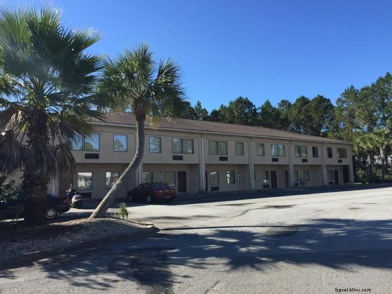 Guest Cottage & Suites – Premier Comfort in Brunswick