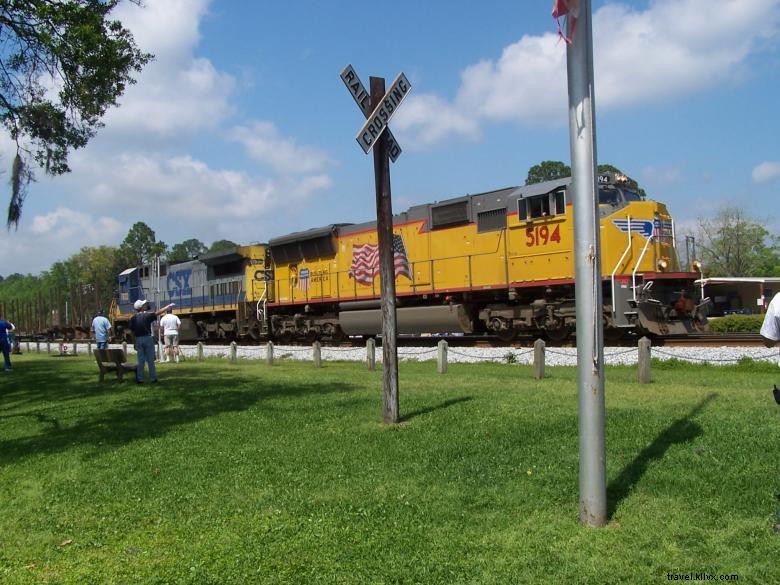 Railside Lodging – Authentic Rail-Themed Guesthouses & RV Parking