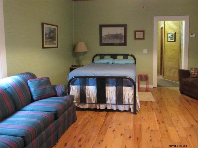 Railside Lodging – Authentic Rail-Themed Guesthouses & RV Parking