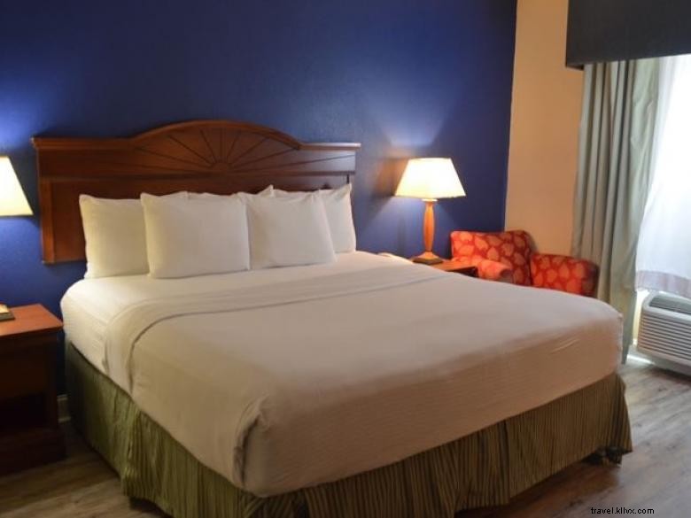 Eagle s Nest: Cozy Guesthouse Offering Warm Hospitality in St.