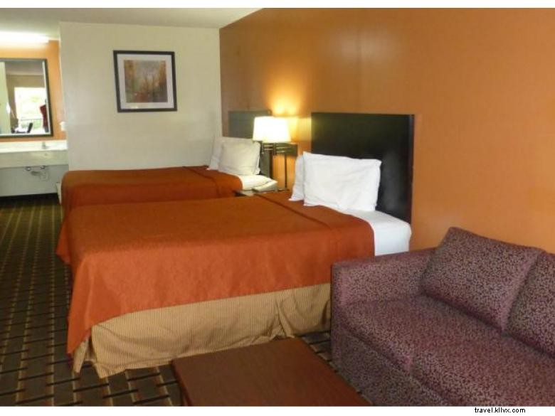 Coach Inn Summerville – 24-Room 2-Story Motel with Free Wi‑Fi & Parking