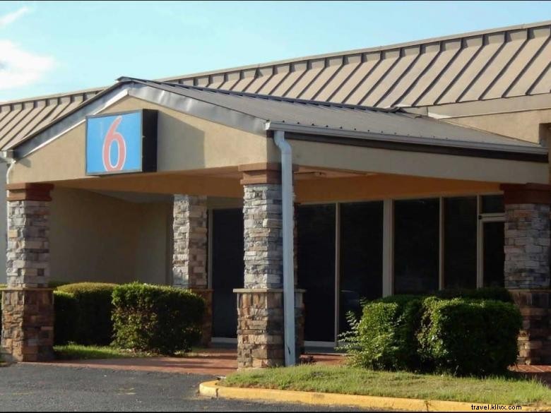 Motel 6 Warner Robins – Affordable Comfort Near Historic Heartland