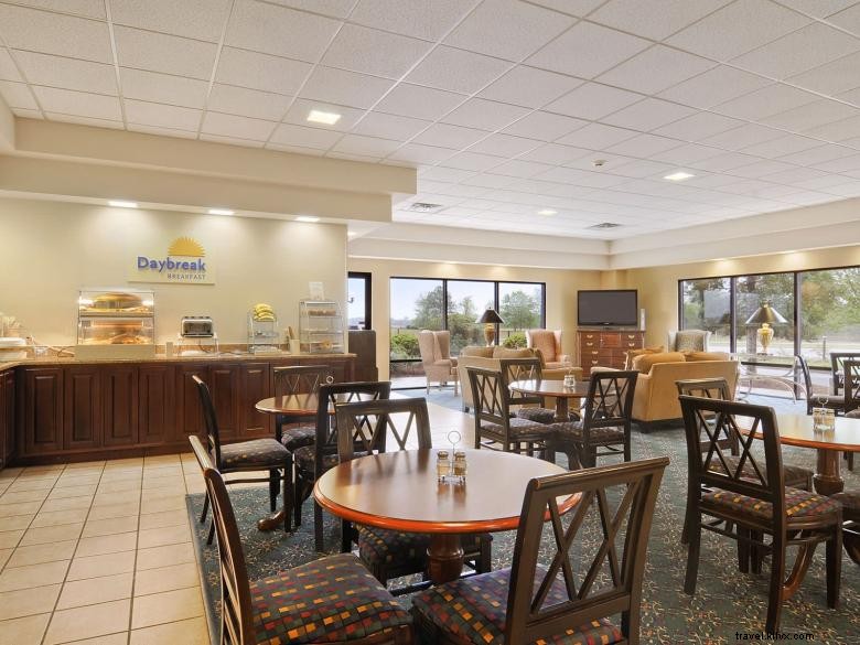 Days Inn by Wyndham Metter – Comfortable & Affordable Hotel Stay