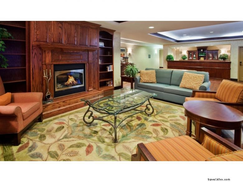 Country Inn & Suites by Radisson – Downtown Atlanta South, Close to Turner Field