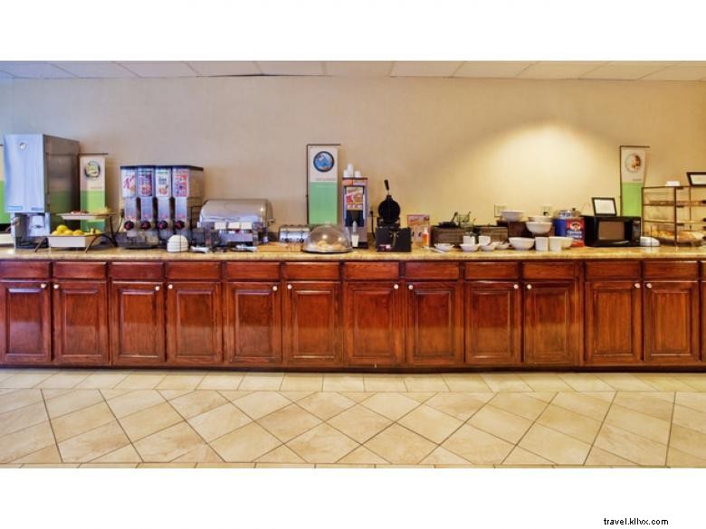 Country Inn & Suites by Radisson – Downtown Atlanta South, Close to Turner Field