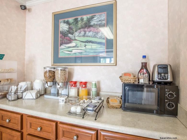 Econo Lodge Thomson – Comfortable & Affordable Hotel Stay