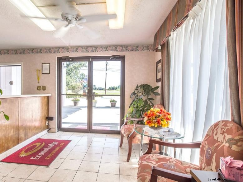 Econo Lodge Thomson – Comfortable & Affordable Hotel Stay