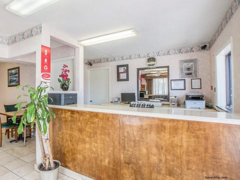 Econo Lodge Thomson – Comfortable & Affordable Hotel Stay