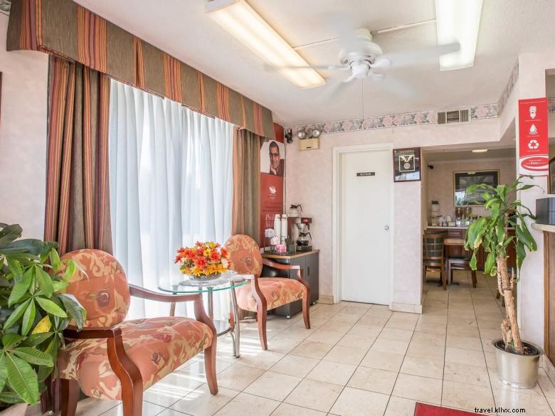 Econo Lodge Thomson – Comfortable & Affordable Hotel Stay