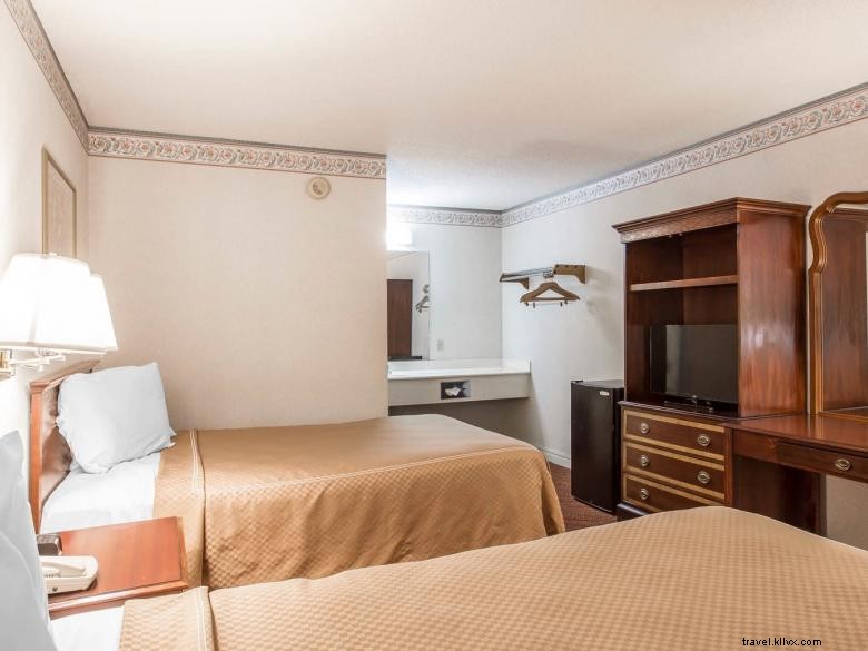 Econo Lodge Thomson – Comfortable & Affordable Hotel Stay