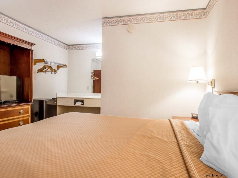 Econo Lodge Thomson – Comfortable & Affordable Hotel Stay