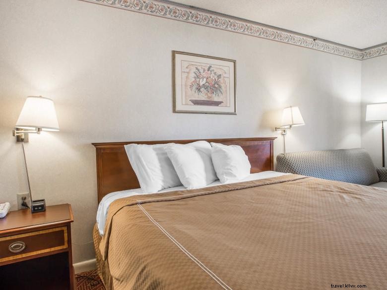 Econo Lodge Thomson – Comfortable & Affordable Hotel Stay