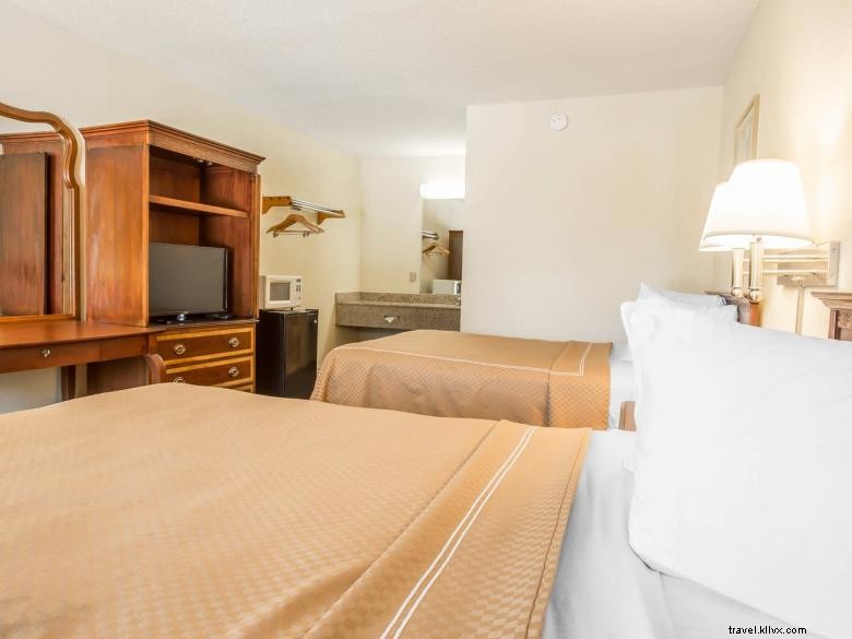 Econo Lodge Thomson – Comfortable & Affordable Hotel Stay