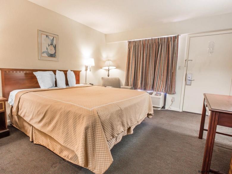 Econo Lodge Thomson – Comfortable & Affordable Hotel Stay