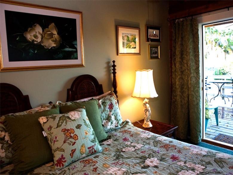 Darien Waterfront Inn – Elegant Waterfront Retreat with Sunset Views