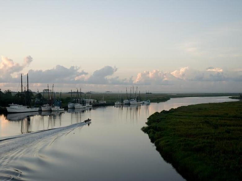 Darien Waterfront Inn – Elegant Waterfront Retreat with Sunset Views