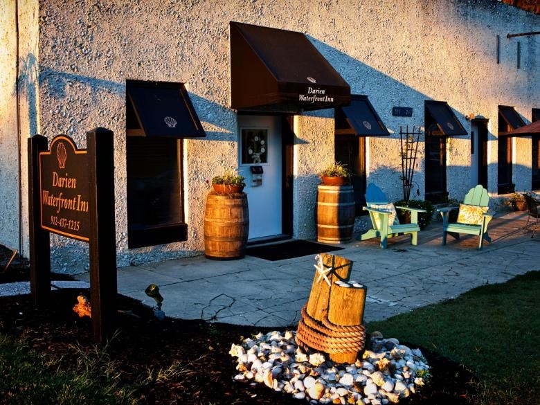Darien Waterfront Inn – Elegant Waterfront Retreat with Sunset Views
