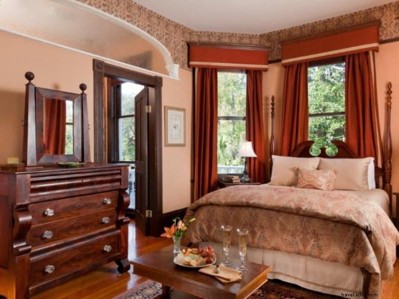 Azalea Inn & Villas: Luxury Retreat with Beautiful Gardens