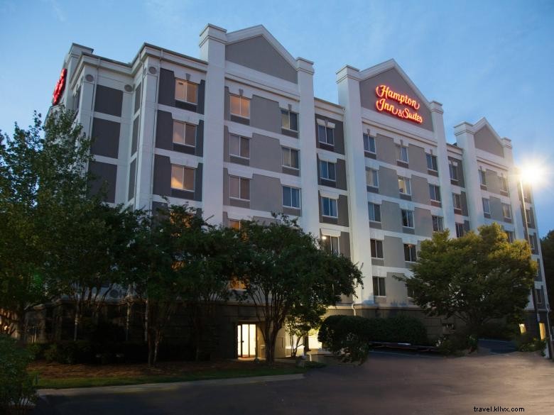 Hampton Inn & Suites Alpharetta – Modern Comfort & Friendly Service