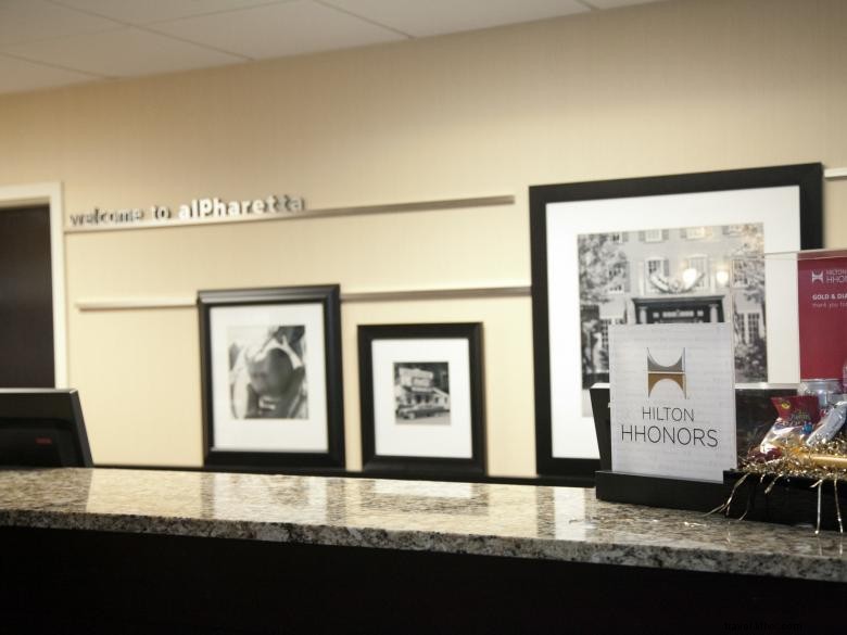 Hampton Inn & Suites Alpharetta – Modern Comfort & Friendly Service