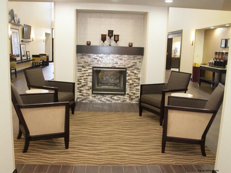 Hampton Inn & Suites Alpharetta – Modern Comfort & Friendly Service