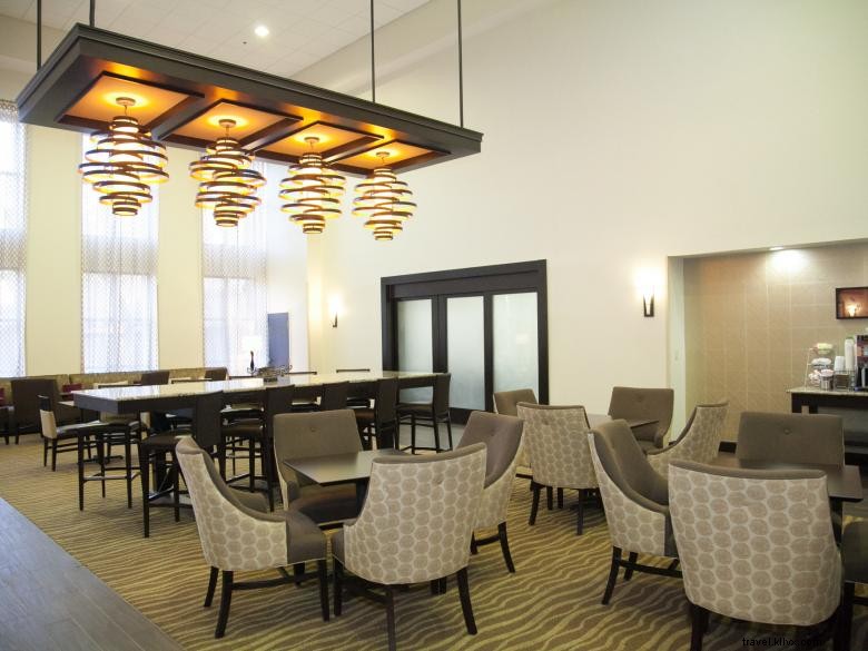 Hampton Inn & Suites Alpharetta – Modern Comfort & Friendly Service