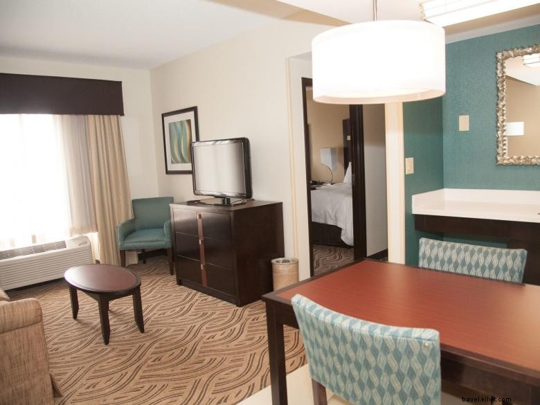 Hampton Inn & Suites Alpharetta – Modern Comfort & Friendly Service