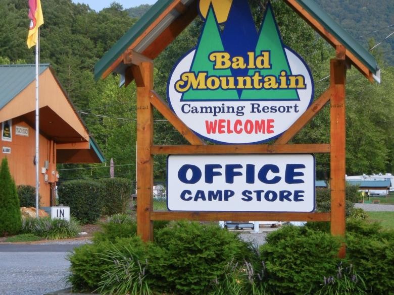 Bald Mountain Camping Resort: Scenic Lakeside Cabins & Mountain Views