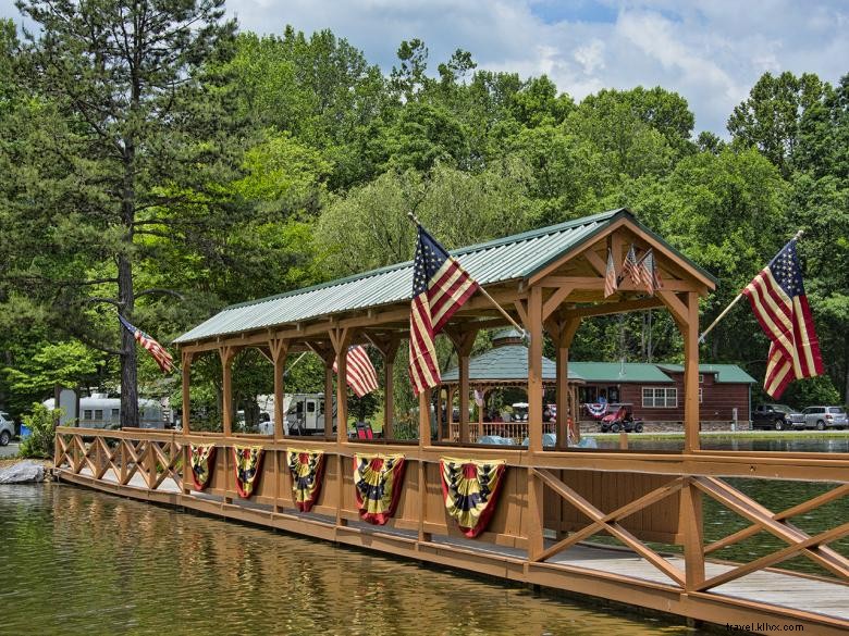 Bald Mountain Camping Resort: Scenic Lakeside Cabins & Mountain Views