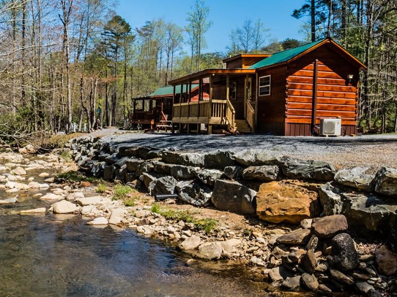 Bald Mountain Camping Resort: Scenic Lakeside Cabins & Mountain Views
