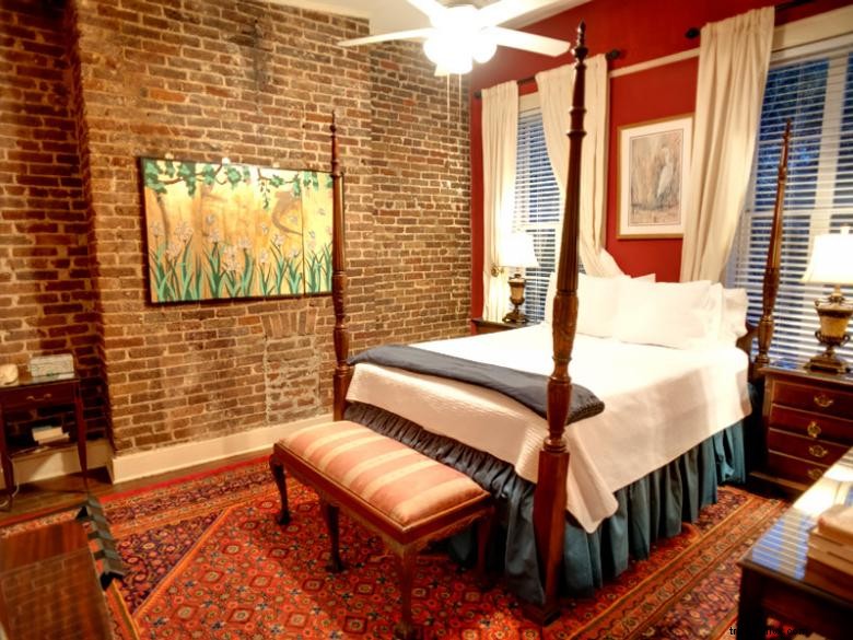 Savannah Bed & Breakfast Inn – Elegant Rooms & Modern Comforts