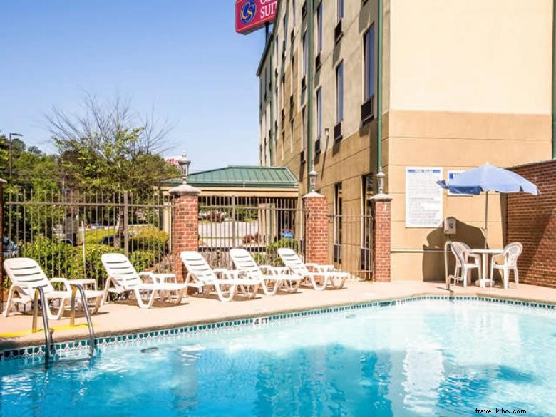 Comfort Suites Columbus – Cozy Comfort & Central Convenience