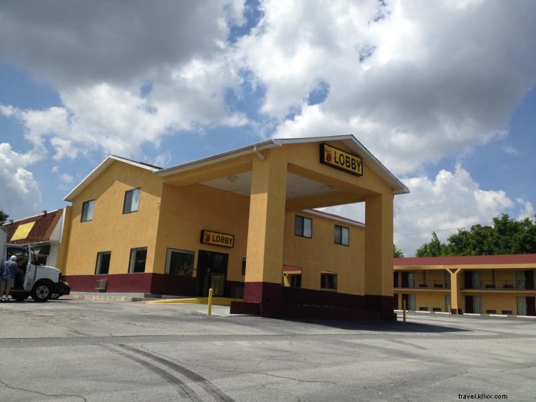 Super 8 Wyndham Locust Grove – Affordable Comfort & Modern Amenities