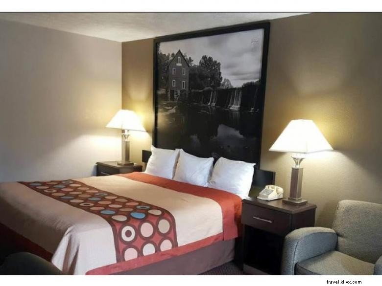 Super 8 Wyndham Locust Grove – Affordable Comfort & Modern Amenities