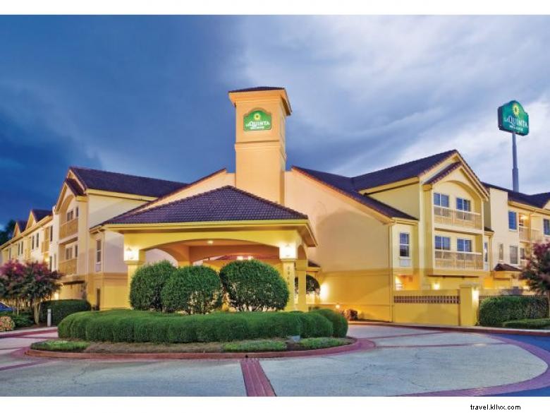 Experience Comfort & Convenience at La Quinta Inn & Suites Macon