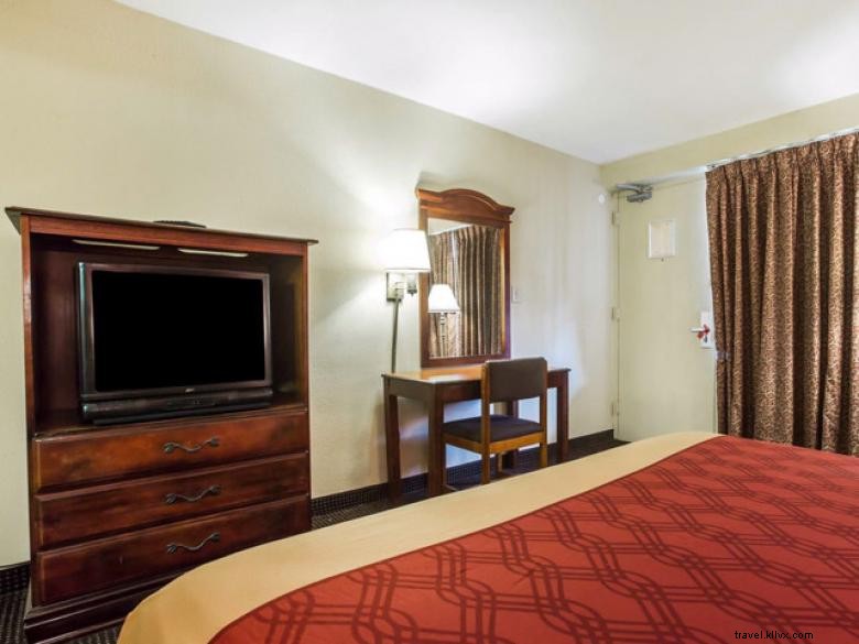 Econo Lodge Atlanta Airport North – Affordable Comfort Near the Airport