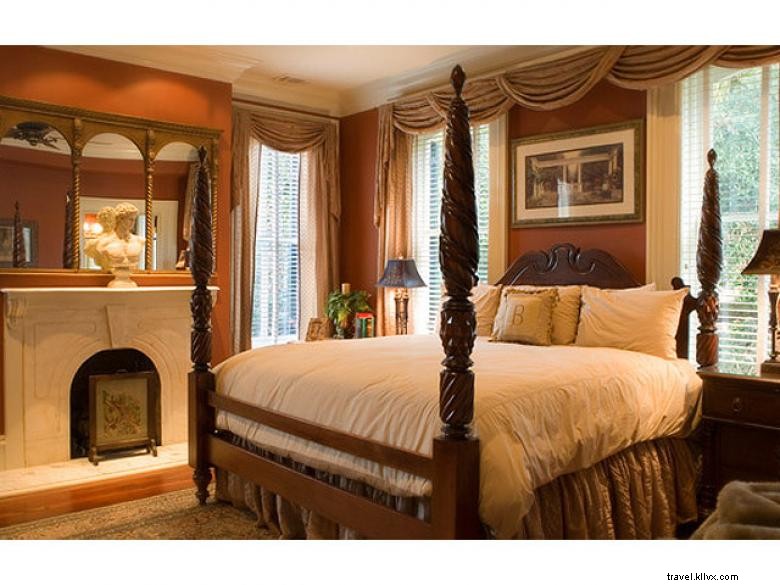 Savannah Villas: Luxury Historic District Rentals