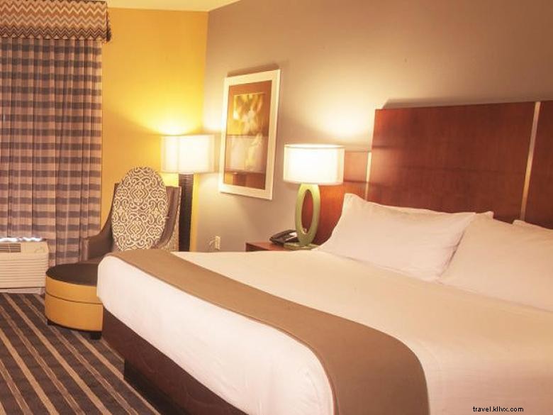 Holiday Inn Express & Suites – Perry: Convenient Stay Near National Fairgrounds