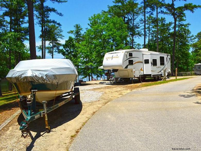 Explore Mistletoe State Park: Scenic Campsites, Nature Center & Visitor Gift Shop