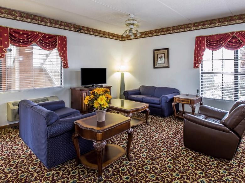 Econo Lodge Inn & Suites – Affordable Comfort & Convenience in Albany