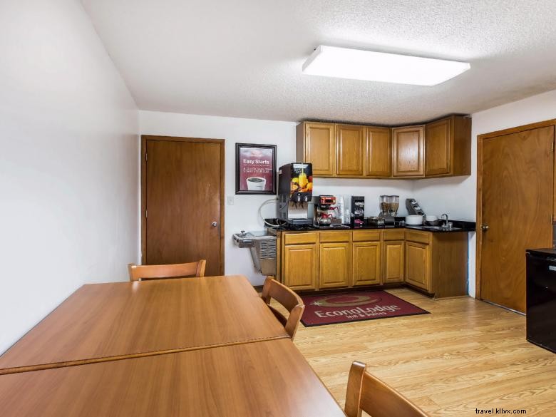 Econo Lodge Inn & Suites – Affordable Comfort & Convenience in Albany