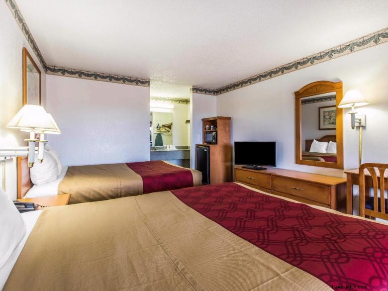 Econo Lodge Inn & Suites – Affordable Comfort & Convenience in Albany