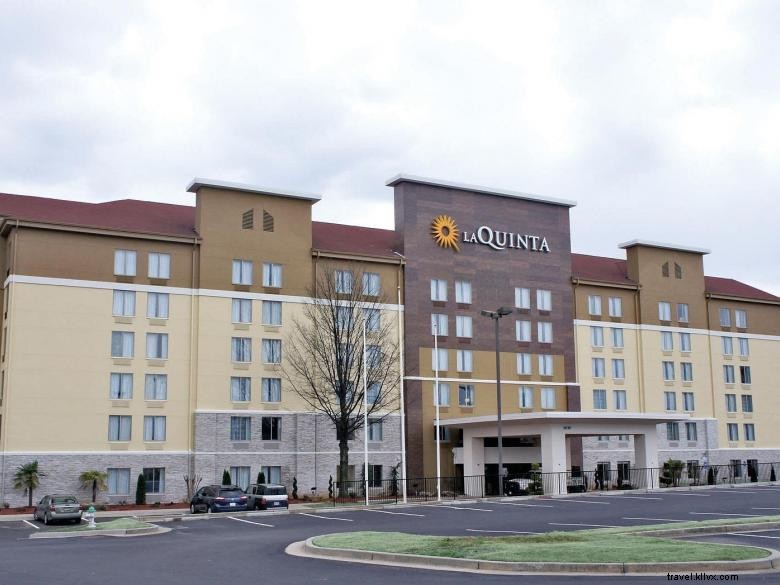 La Quinta Inn & Suites Atlanta Airport North – Modern, Non‑Smoking, Airport‑Proximity Hotel