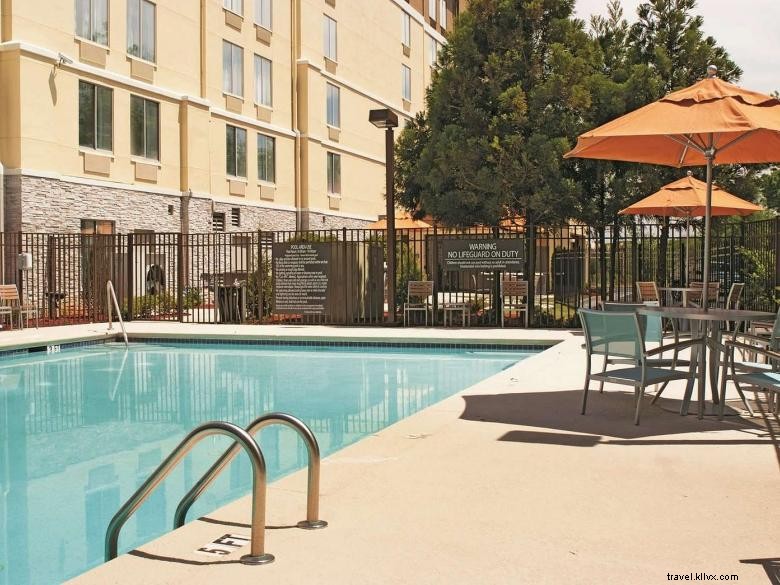 La Quinta Inn & Suites Atlanta Airport North – Modern, Non‑Smoking, Airport‑Proximity Hotel