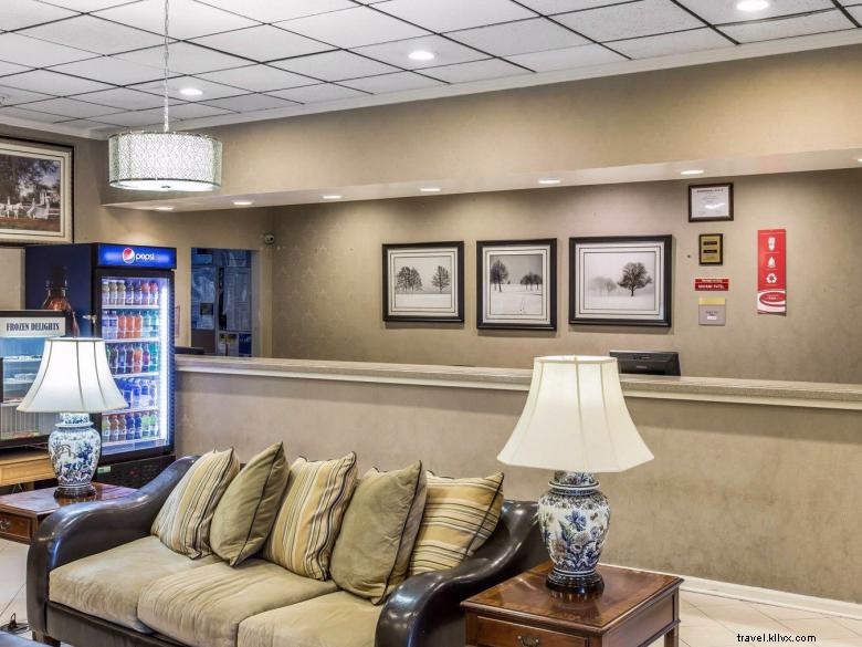 Comfortable Econo Lodge Near Fort Stewart – Affordable & Convenient