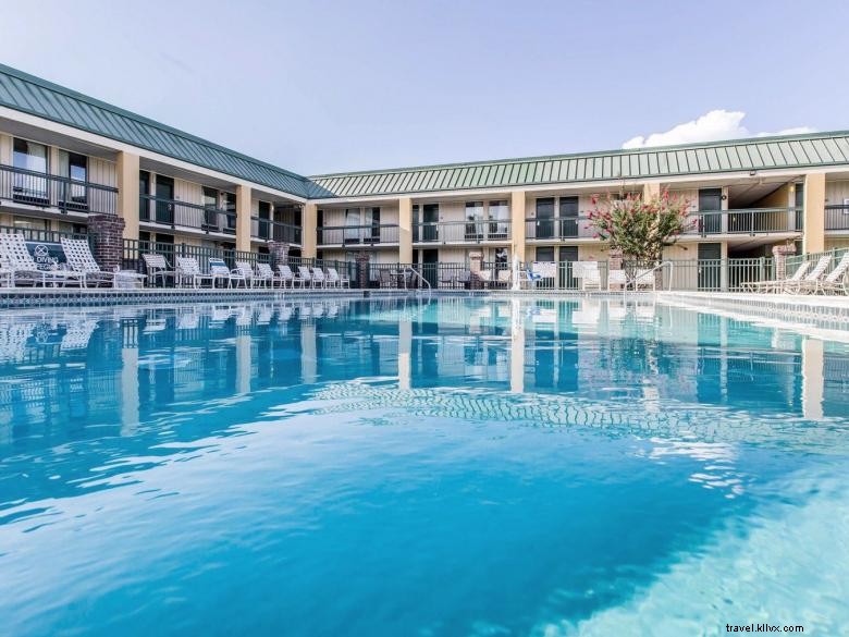 Comfortable Econo Lodge Near Fort Stewart – Affordable & Convenient