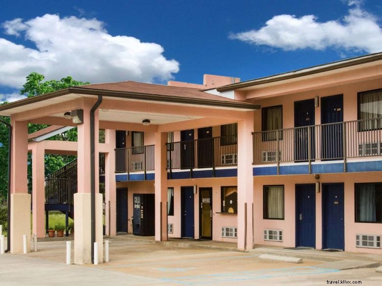 Days Inn by Wyndham Camilla – Comfortable Stay in Scenic Southwest Georgia