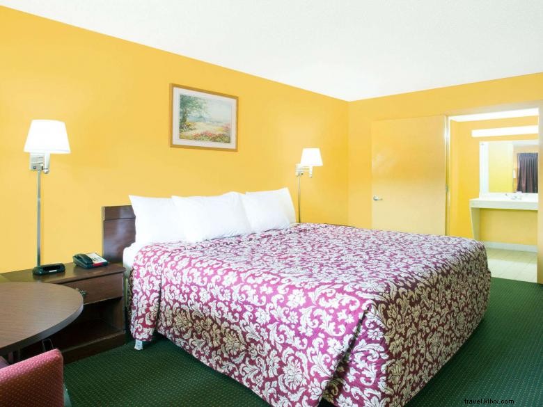 Days Inn by Wyndham Camilla – Comfortable Stay in Scenic Southwest Georgia