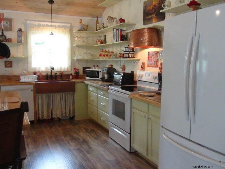 Daffodil Hill: Romantic Carriage House Suite – A Luxury Escape